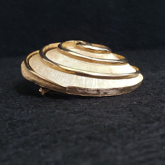 Vintage Crown Trifari Gold-Tone Spiral Swirl Brooch Pin 2" Round - Picture 5 of 12